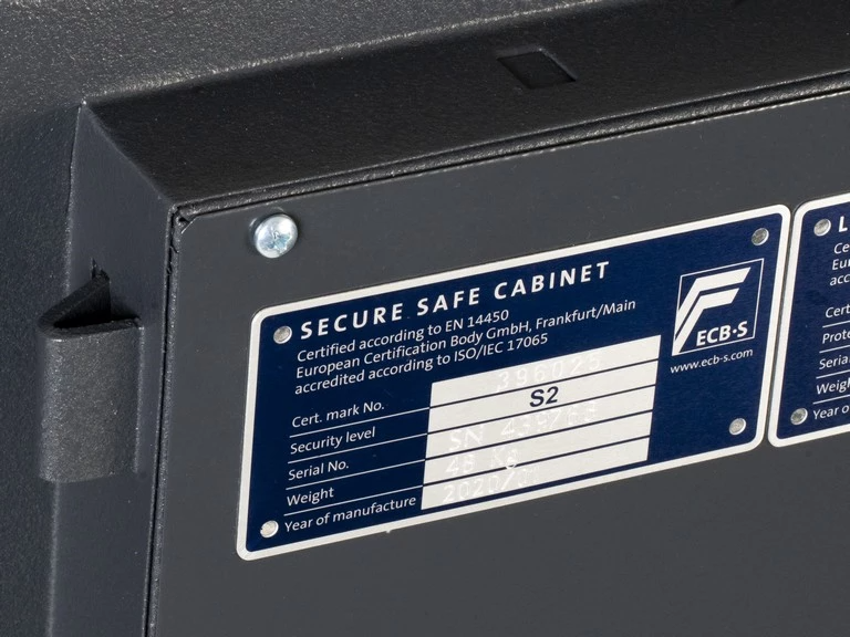 Placa de certificación de armario de seguridad